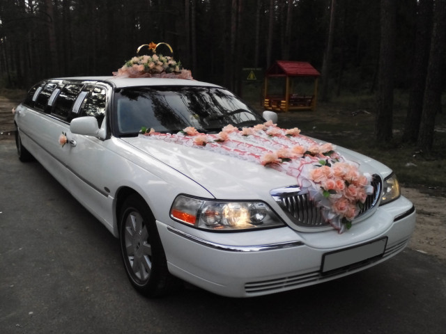 Лимузин на свадьбу Lincoln Town Car 10 мест